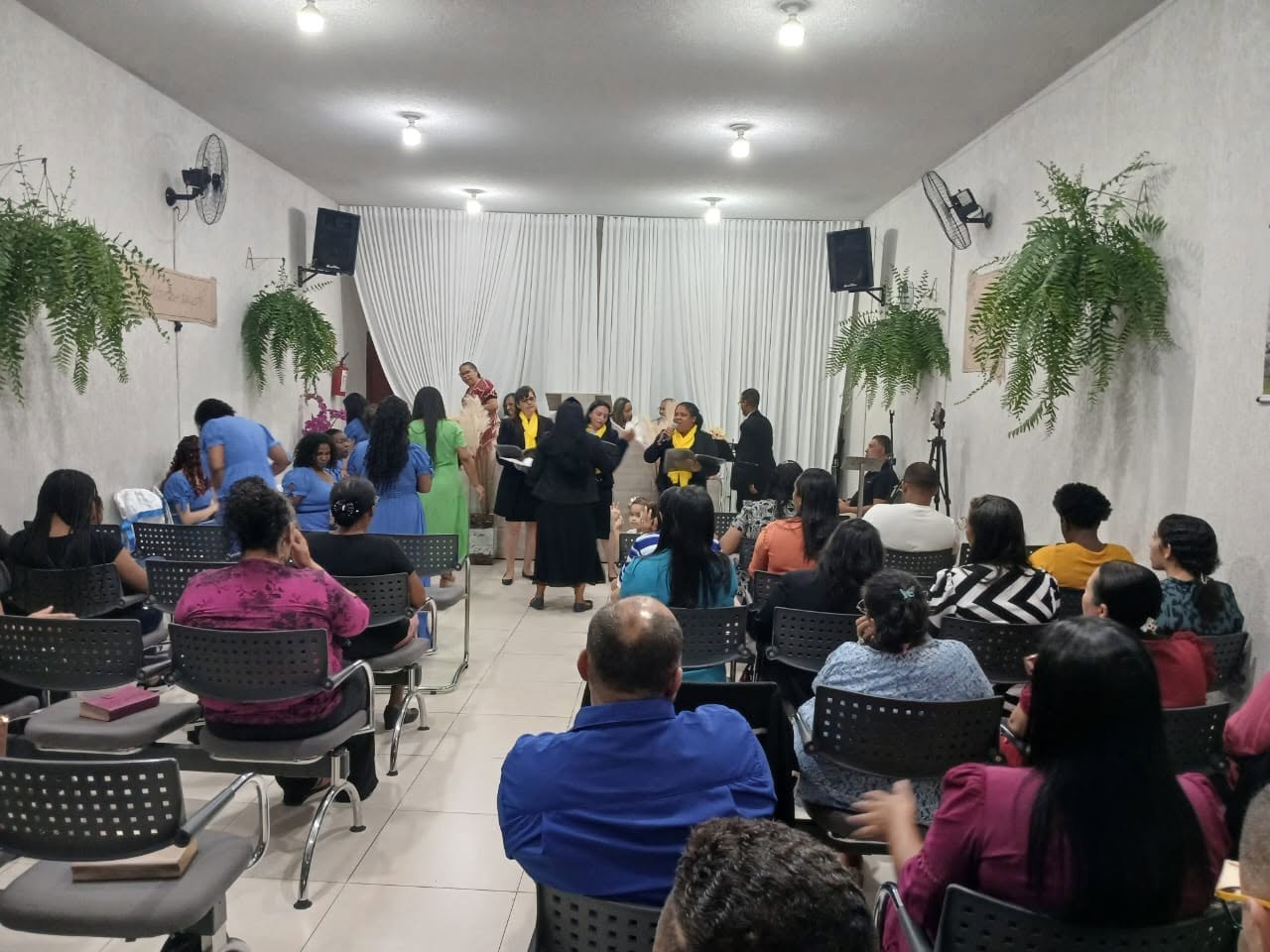 Outra vista do ambiente da igreja