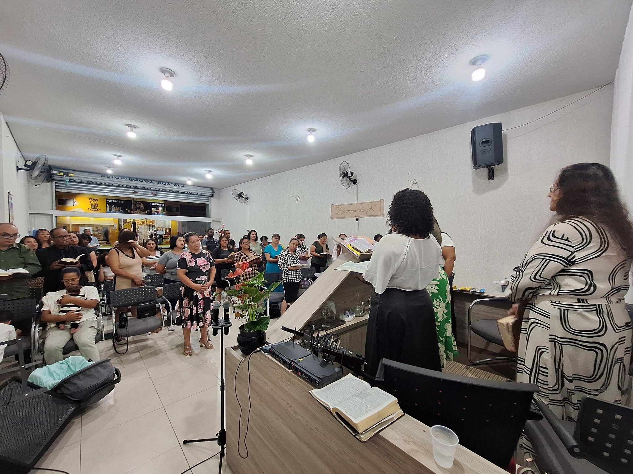 Detalhe do espaço da igreja