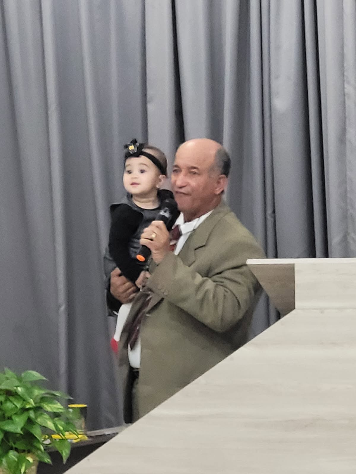 Pastor Sandoval em registro da igreja
